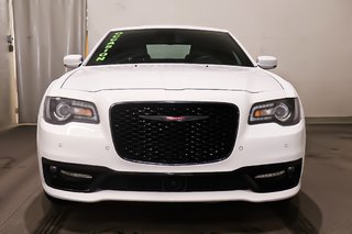 2023 Chrysler 300 300S + AWD + TOIT OUVRANT PANO in Terrebonne, Quebec - 2 - w320h240px
