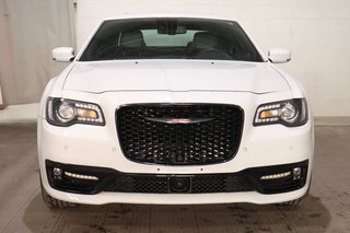 2023 Chrysler 300 300S + AWD + APPARENCE RED S + TOIT OUVRANT PANO in Terrebonne, Quebec - 2 - w320h240px