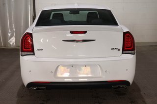 2023 Chrysler 300 300S + AWD + APPARENCE RED S + TOIT OUVRANT PANO in Terrebonne, Quebec - 6 - w320h240px