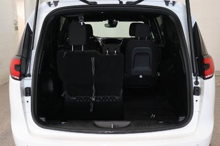 2023 Chrysler Pacifica TOURING + 7 PASSAGERS + CARPLAY in Terrebonne, Quebec - 6 - w320h240px