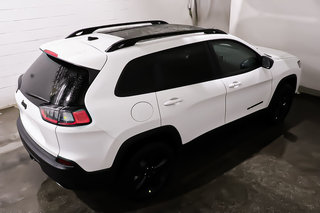 2022 Jeep Cherokee ALTITUDE + 4X4 + V6 + TOIT OUVRANT PANO + CUIR in Terrebonne, Quebec - 5 - w320h240px