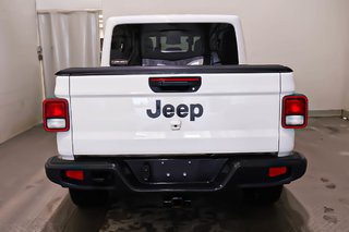 2024 Jeep Gladiator SPORT NIGHTHAWK + 4X4 + TOIT RIGIDE in Terrebonne, Quebec - 6 - w320h240px