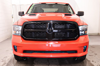 2022 Ram 1500 Classic EXPRESS + NIGHT EDITION + 4X4 + V8 + CREW CAB in Terrebonne, Quebec - 2 - w320h240px