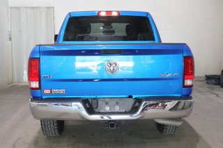 Ram 1500 Classic SLT + 4X4 + CREW CAB + V6 3.6L 2023 à Terrebonne, Québec - 6 - w320h240px