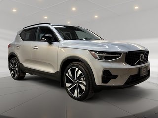 2023 Volvo XC40 B5 CORE TOIT PANO NAV 4RM 2.0L All Wheel Drive