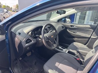 2019 Chevrolet CRUZE LT in New Richmond, Quebec - 5 - w320h240px
