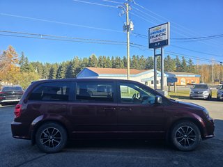 2017 Dodge CARAVAN SE SXT in New Richmond, Quebec - 4 - w320h240px