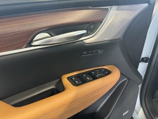 2024  XT5 AWD Premium Luxury 2.0T Toit Navigation Roue 20po in Laval, Quebec - 6 - w320h240px