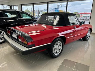 Alfa Romeo SPYDER  1988 à Montréal, Québec - 2 - w320h240px