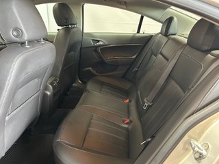 2011 Buick Regal in Montreal, Quebec - 12 - w320h240px