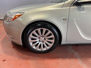 2011 Buick Regal in Montreal, Quebec - 4 - w320h240px