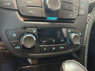 2011 Buick Regal in Montreal, Quebec - 11 - w320h240px