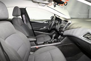 2017 Chevrolet Cruze in Montreal, Quebec - 12 - w320h240px