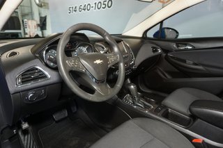 Chevrolet Cruze  2018 à Montréal, Québec - 5 - w320h240px