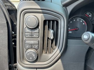 2023 Chevrolet Silverado 1500 in Montreal, Quebec - 11 - w320h240px