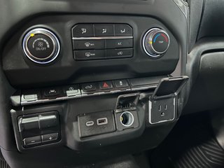2023 Chevrolet Silverado 1500 in Montreal, Quebec - 9 - w320h240px