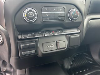 Chevrolet Silverado 2500  2024 à Montréal, Québec - 12 - w320h240px