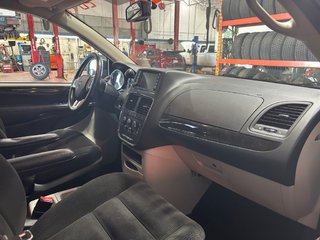 2017 Dodge Grand Caravan in Montreal, Quebec - 14 - w320h240px