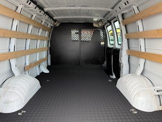 2023 GMC SAVANA in Montreal, Quebec - 10 - w320h240px