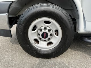 2023 GMC SAVANA in Montreal, Quebec - 11 - w320h240px