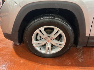 GMC TERRAIN  2023 à Montréal, Québec - 3 - w320h240px