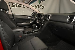 Kia Sportage  2021 à Montréal, Québec - 14 - w320h240px