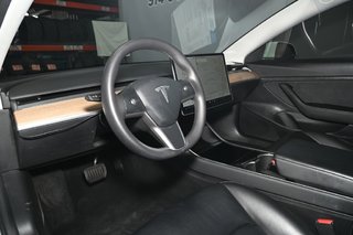 2020 Tesla MODEL 3 in Montreal, Quebec - 3 - w320h240px