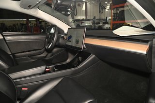 2020 Tesla MODEL 3 in Montreal, Quebec - 8 - w320h240px
