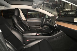 2020 Tesla MODEL 3 in Montreal, Quebec - 9 - w320h240px
