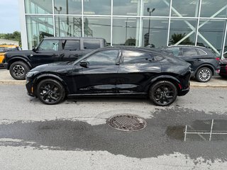 Ford Mustang Mach-E  2023 à Brossard, Québec - 3 - w320h240px