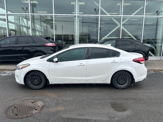 2017 Kia Forte in Brossard, Quebec - 5 - w320h240px