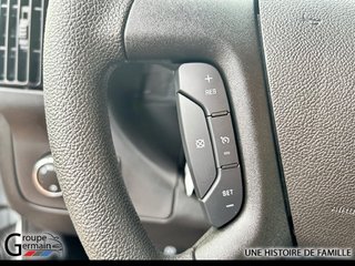2024 Chevrolet Express Cargo 2500 à St-Raymond, Québec - 12 - w320h240px