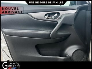 2016 Nissan Rogue in Donnacona, Quebec - 4 - w320h240px