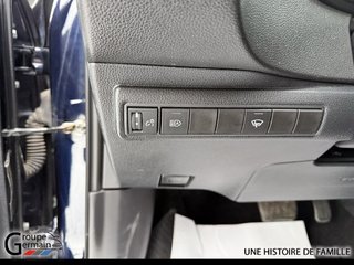 2022 Toyota COROLLA in Donnacona, Quebec - 11 - w320h240px