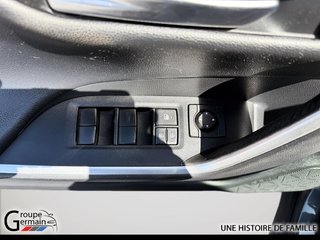 2020 Toyota RAV4 in Donnacona, Quebec - 10 - w320h240px