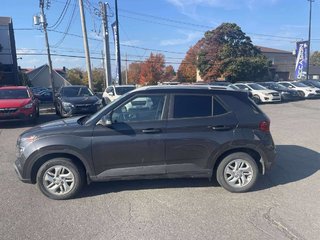 2022 Hyundai Venue Essential, CVT à traction avant in Rivière-du-loup, Quebec - 3 - w320h240px