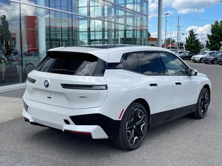 BMW IX XDrive50, Sport Package 2025 à Terrebonne, Québec - 4 - w320h240px