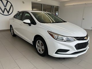 2016 Chevrolet Cruze LS in Boucherville, Quebec - 4 - w320h240px