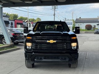 Chevrolet Silverado 2500HD Custom Crew Diesel 2024 à Terrebonne, Québec - 2 - w320h240px