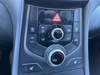 Hyundai Elantra GL, AIR, SIÈGES CHAUFFANT 2015 à Boucherville, Québec - 3 - w320h240px