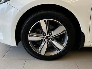 2018 Kia Forte5 LX+ in Boucherville, Quebec - 5 - w320h240px