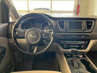 2017 Kia Sedona in Boucherville, Quebec - 2 - w320h240px