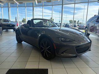 2025 Mazda MX-5 GT NEUF AUTOMATIQUE in Boucherville, Quebec - 2 - w320h240px