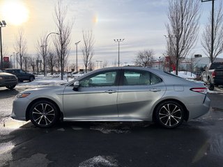 2020 Toyota Camry HYBRID SE TOIT OUVRANT CUIRE in Boucherville, Quebec - 5 - w320h240px