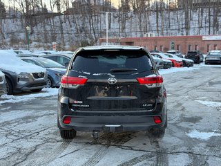2017 Toyota Highlander LE AWD in Terrebonne, Quebec - 5 - w320h240px