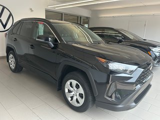 Toyota RAV4 LE 2020 à Boucherville, Québec - 2 - w320h240px