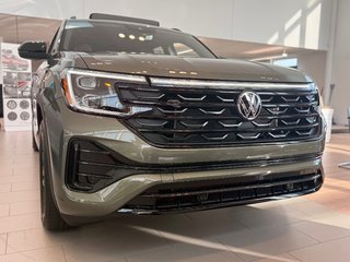 Volkswagen Atlas Cross Sport Comfortline R-Line Black Edition 2025 à Boucherville, Québec - 2 - w320h240px