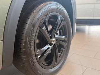 Volkswagen Atlas Cross Sport Comfortline R-Line Black Edition 2025 à Boucherville, Québec - 6 - w320h240px
