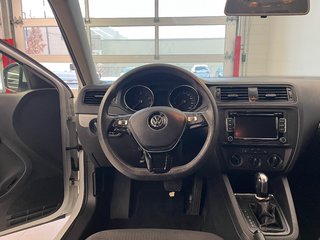 Volkswagen Jetta Sedan TRENDLINE 2015 à Boucherville, Québec - 2 - w320h240px