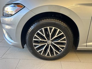 2021 Volkswagen Jetta Highline in Boucherville, Quebec - 3 - w320h240px